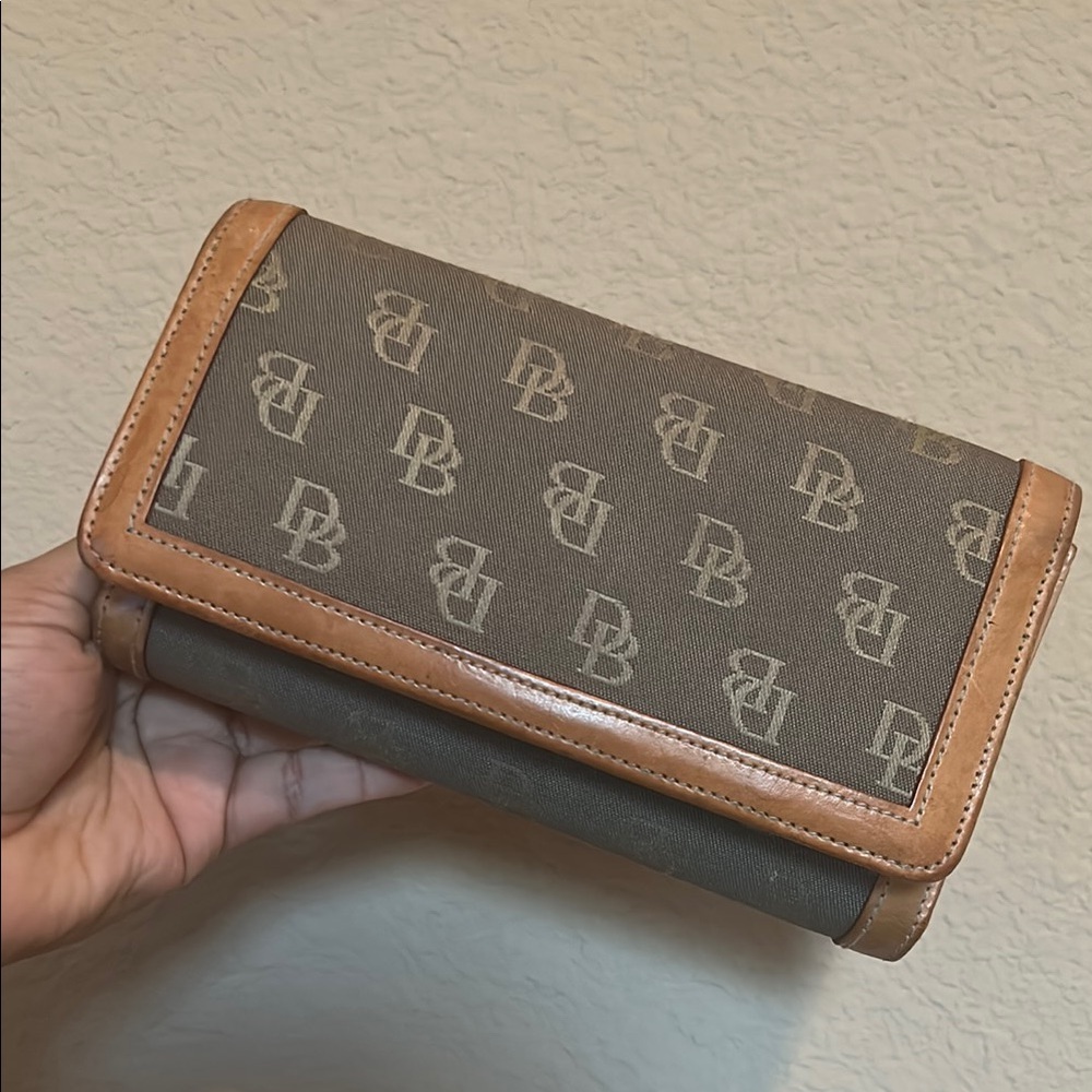 Dooney & Bourke - Sig Print - Trifold Checkbook Wallet - Good/Used Condition